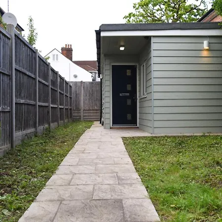 Beautiful Private Detached 1 Bed With Private Outdoor Space